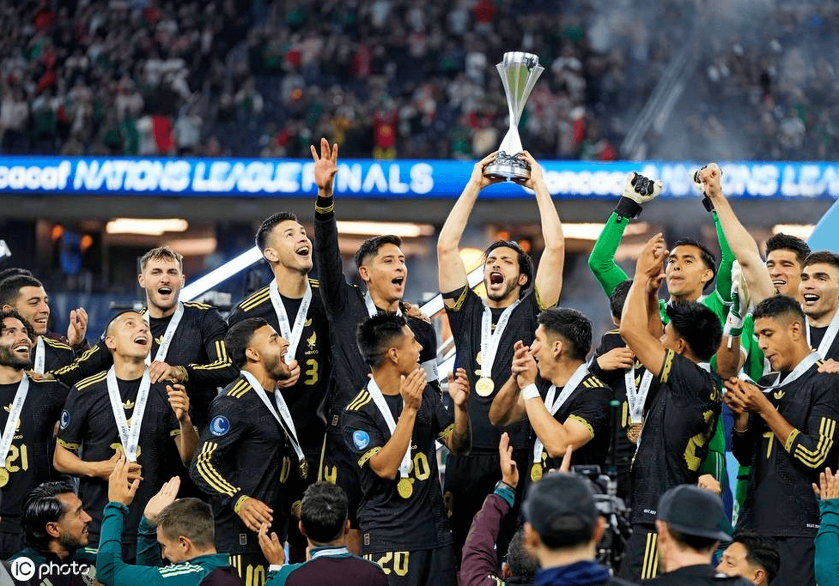 墨西哥运动员力压群雄，闪耀全场！的简单介绍