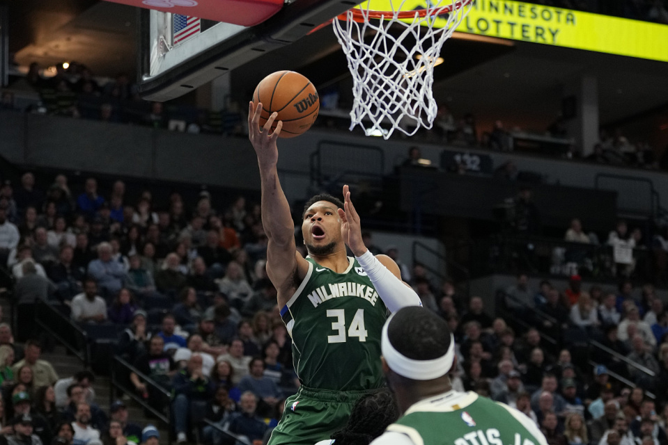 雄鹿负于森林狼，十连胜遭终结的简单介绍